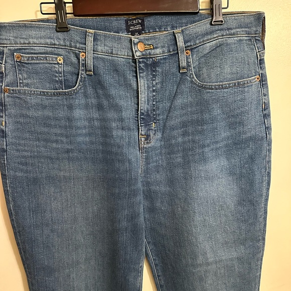 J. Crew NWOT Relaxed Boyfriend Medium Wash 5-Pocket Jeans Style# BM466, Size 32 - Picture 3 of 8